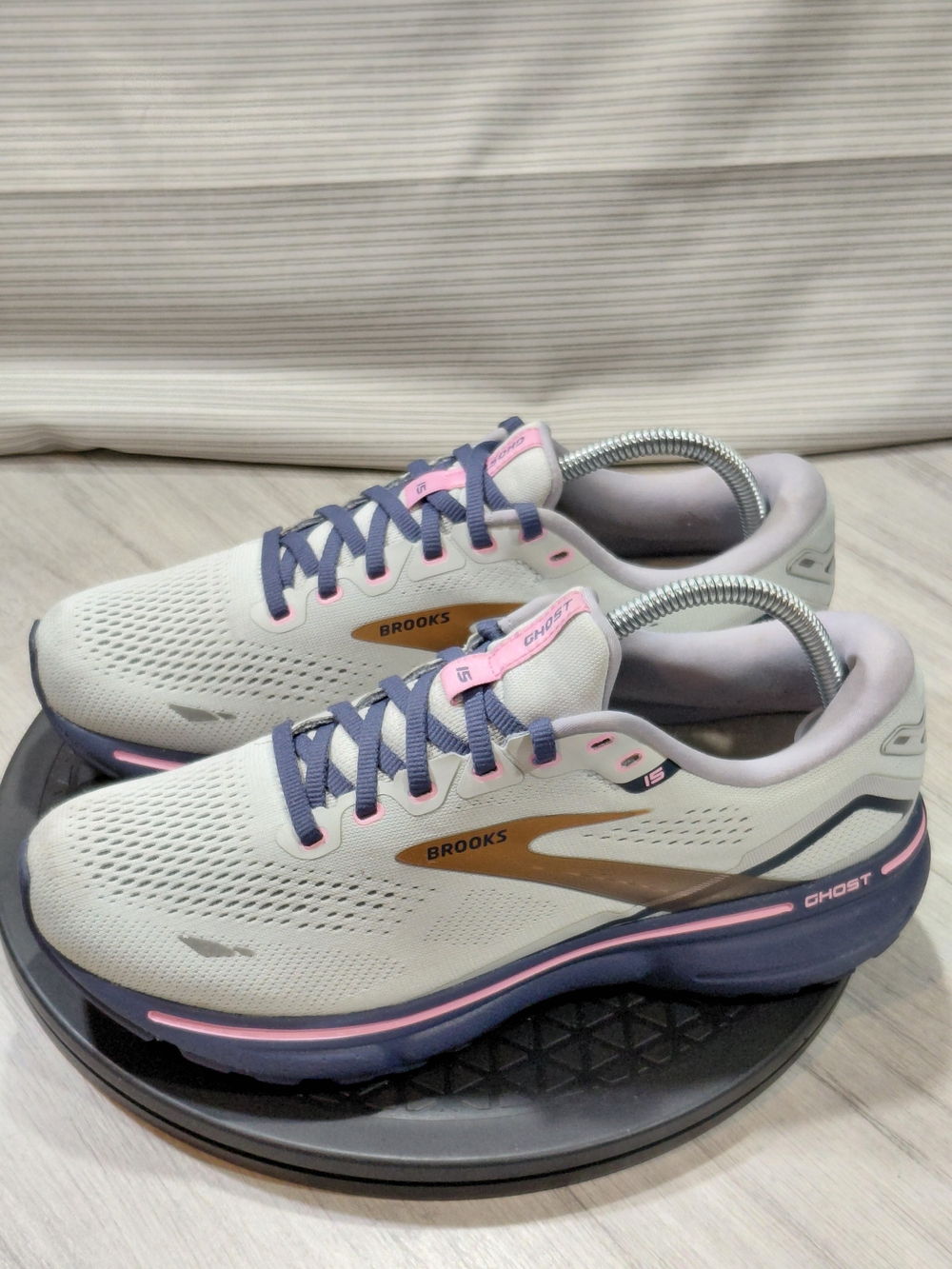 Brooks Women’s Ghost 15 Premium Running Shoes - Soft Sage Pink Blue Gold SZ 9.5B